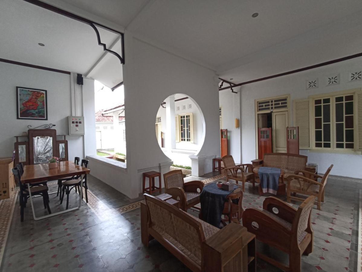 Mruyung Guest House Kota Lama Banyumas Mitra Reddoorz Eksteriør billede