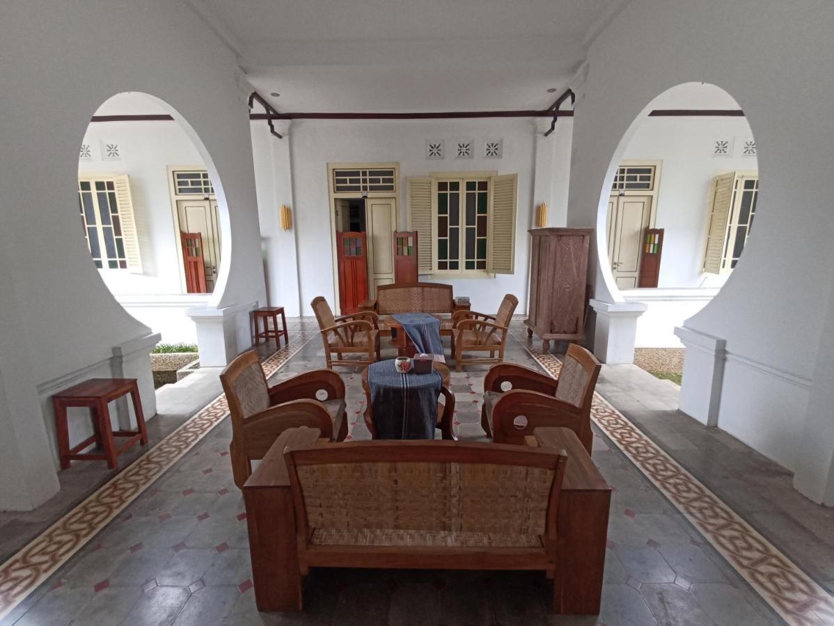 Mruyung Guest House Kota Lama Banyumas Mitra Reddoorz Eksteriør billede